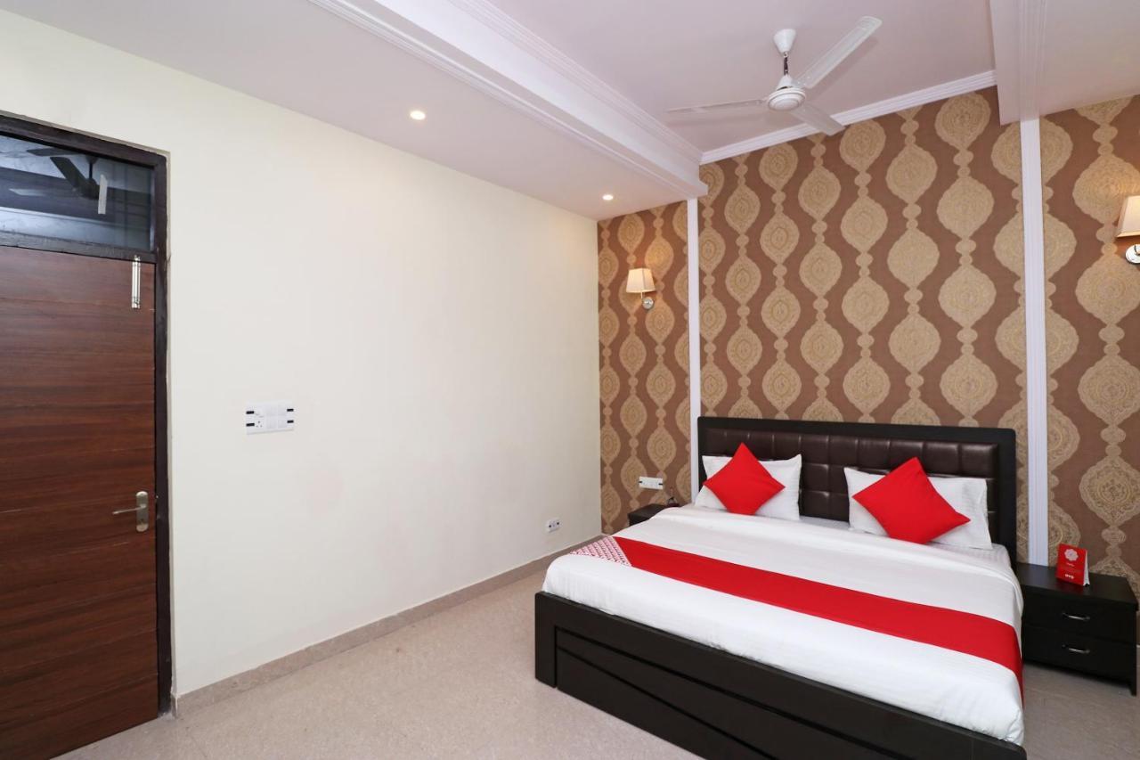 Capital O Hotel Royal Inn Near Gomti Riverfront Park Lucknow Esterno foto