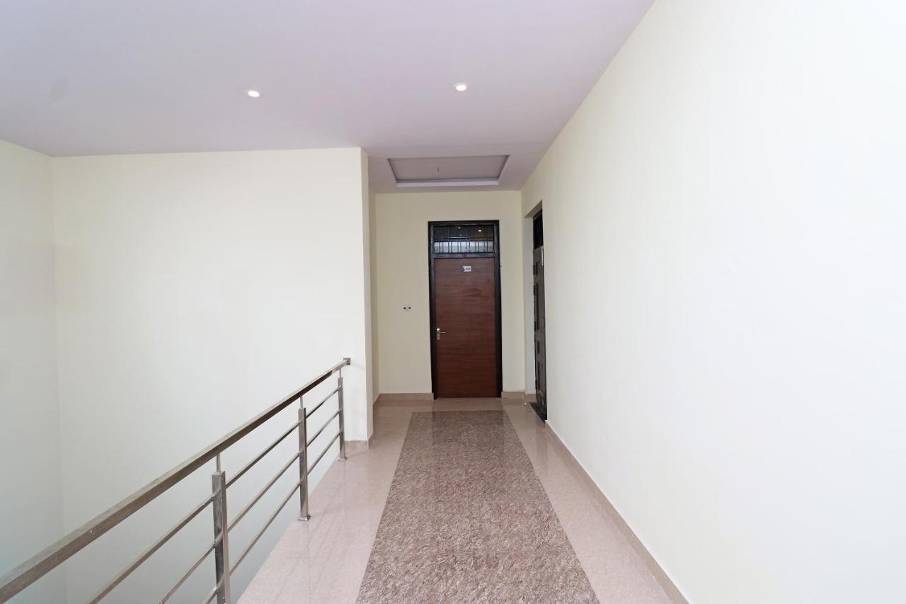 Capital O Hotel Royal Inn Near Gomti Riverfront Park Lucknow Esterno foto