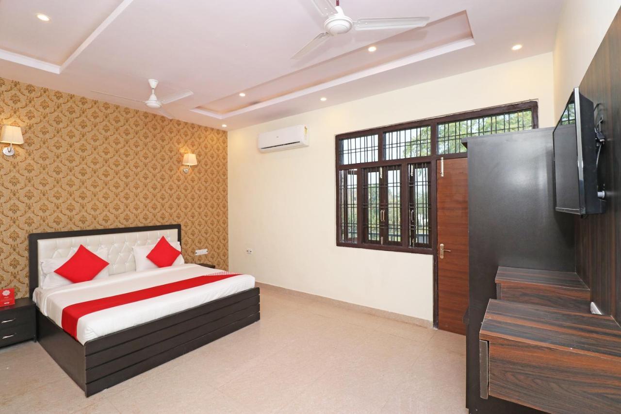 Capital O Hotel Royal Inn Near Gomti Riverfront Park Lucknow Esterno foto