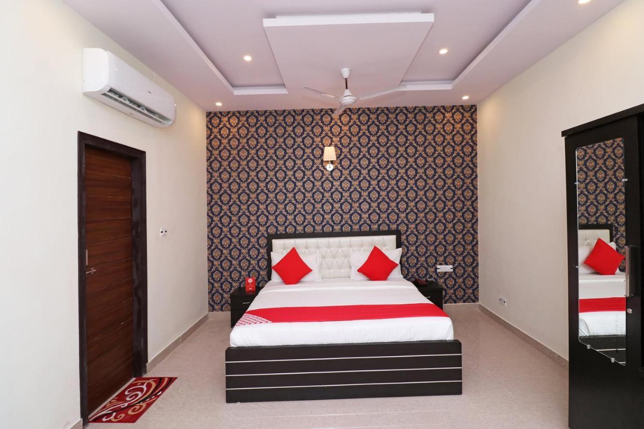 Capital O Hotel Royal Inn Near Gomti Riverfront Park Lucknow Esterno foto